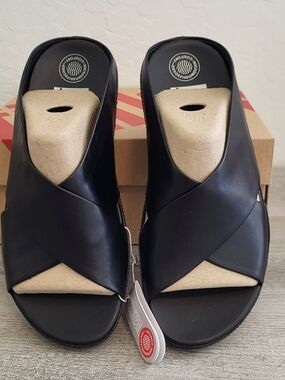 NWT Flipflop Kys SlideWomen’s Black Crossover Slide Sandals